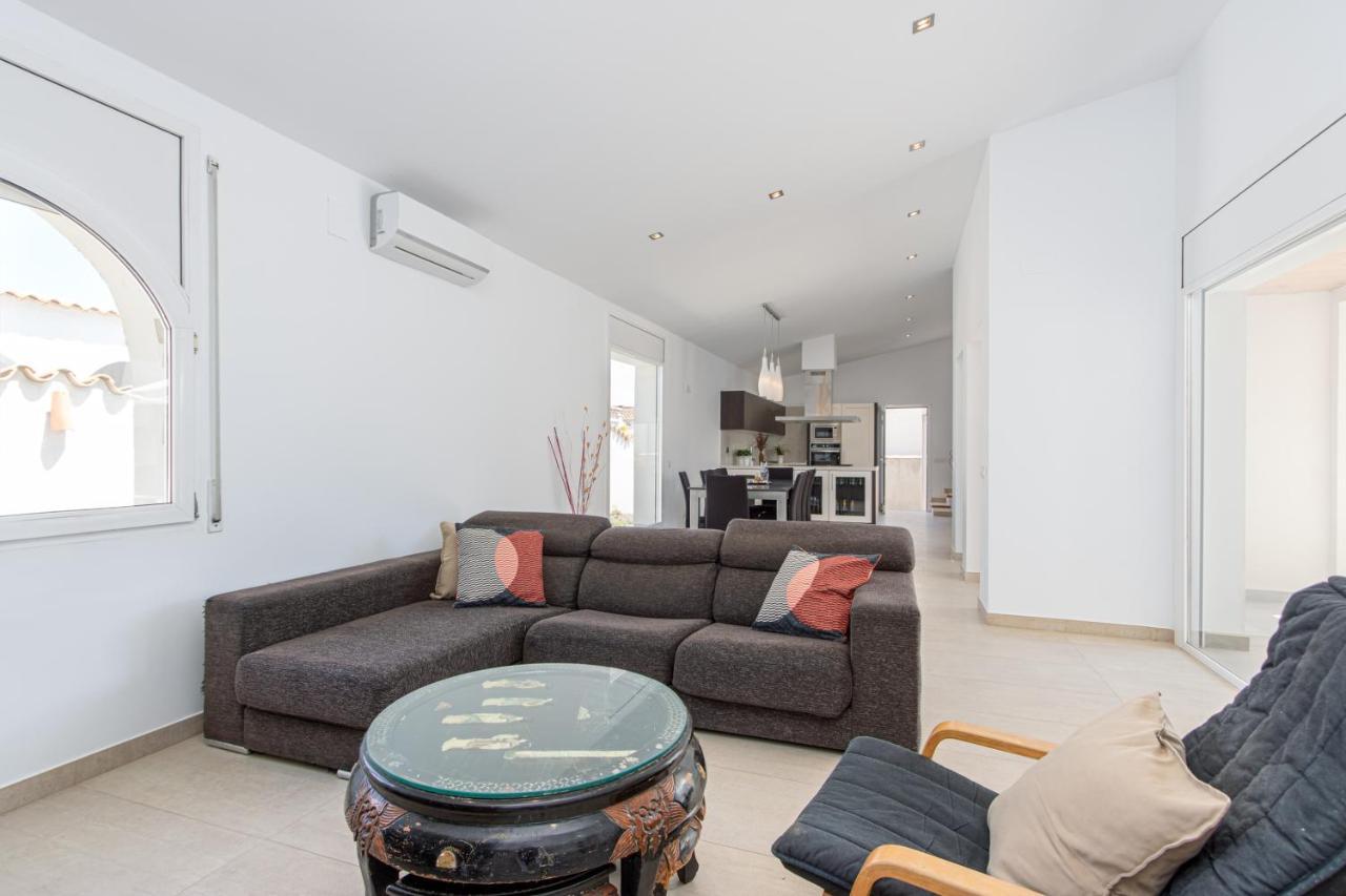 Goldhome - New House With Private Heated Pool, Parking, Wifi, Games Room Ampuriabrava Exterior foto