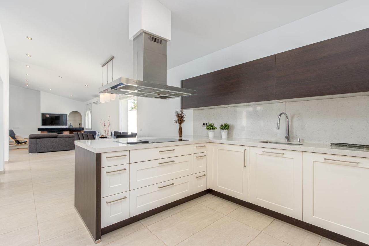 Goldhome - New House With Private Heated Pool, Parking, Wifi, Games Room Ampuriabrava Exterior foto